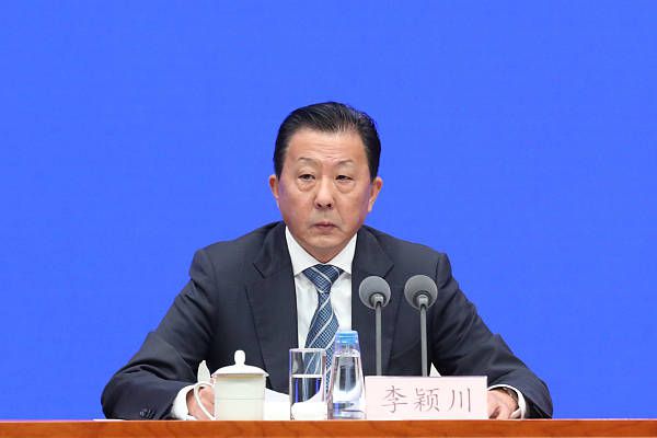 值得注意的是，这个看台此前已经被处罚过，在巴黎对阵斯特拉斯堡的比赛中，这个巴黎球迷看台就被罚空置。